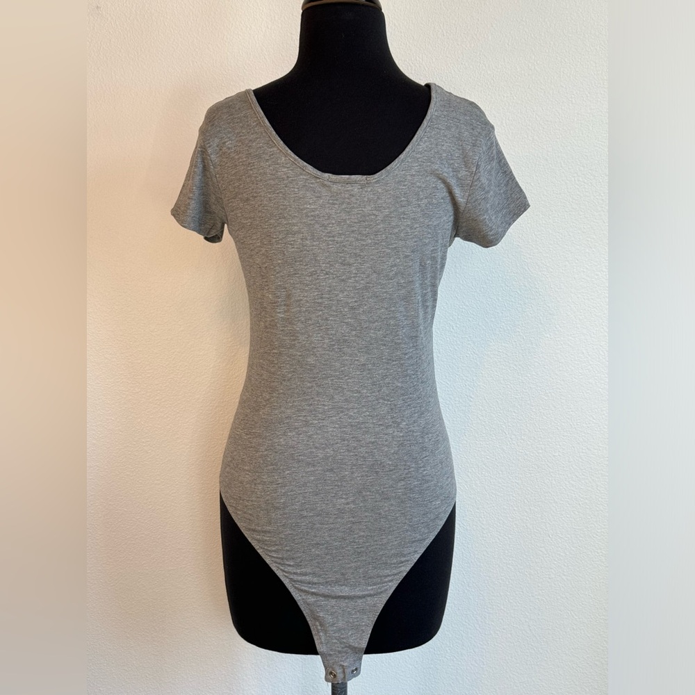 Fashion Nova Bodysuit Tee - NWOT - Size M - Heathered Gray